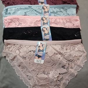 A beautiful 5pack variety of soft lace panties. Size extra large.